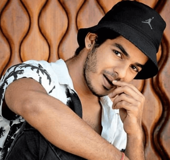 Ishaan Khattar Biography, Height, Weight, Age, Affair, Family, Wiki