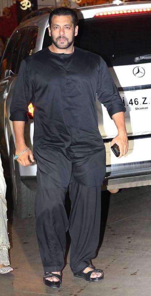 Salman Khan Wearing Black Kurta Pajama