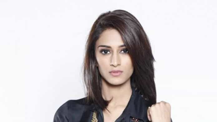 Erica Fernandes biography