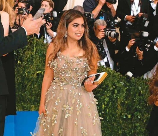 Isha Ambani Biography: Height, Weight, Age, Net Worth, Affair, Family, Wiki